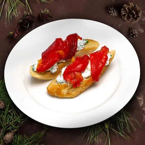 Bruschetta cu ardei copt și brânză feta