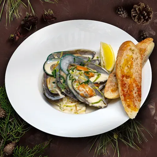 Midii în sos alb cu usturoi