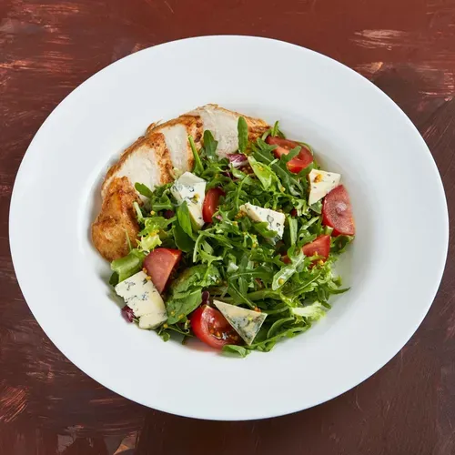 Salată de pui și cașcaval dor blue