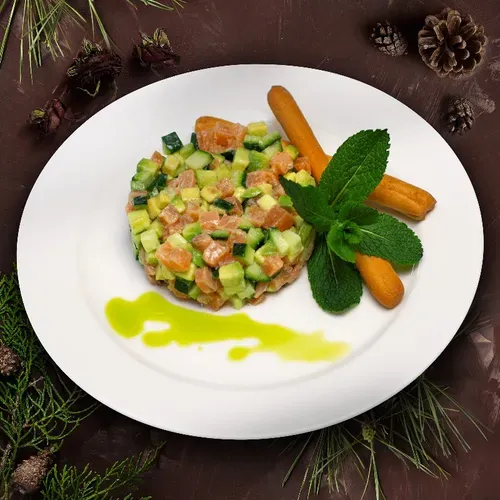 Tar Tar cu somon și avocado